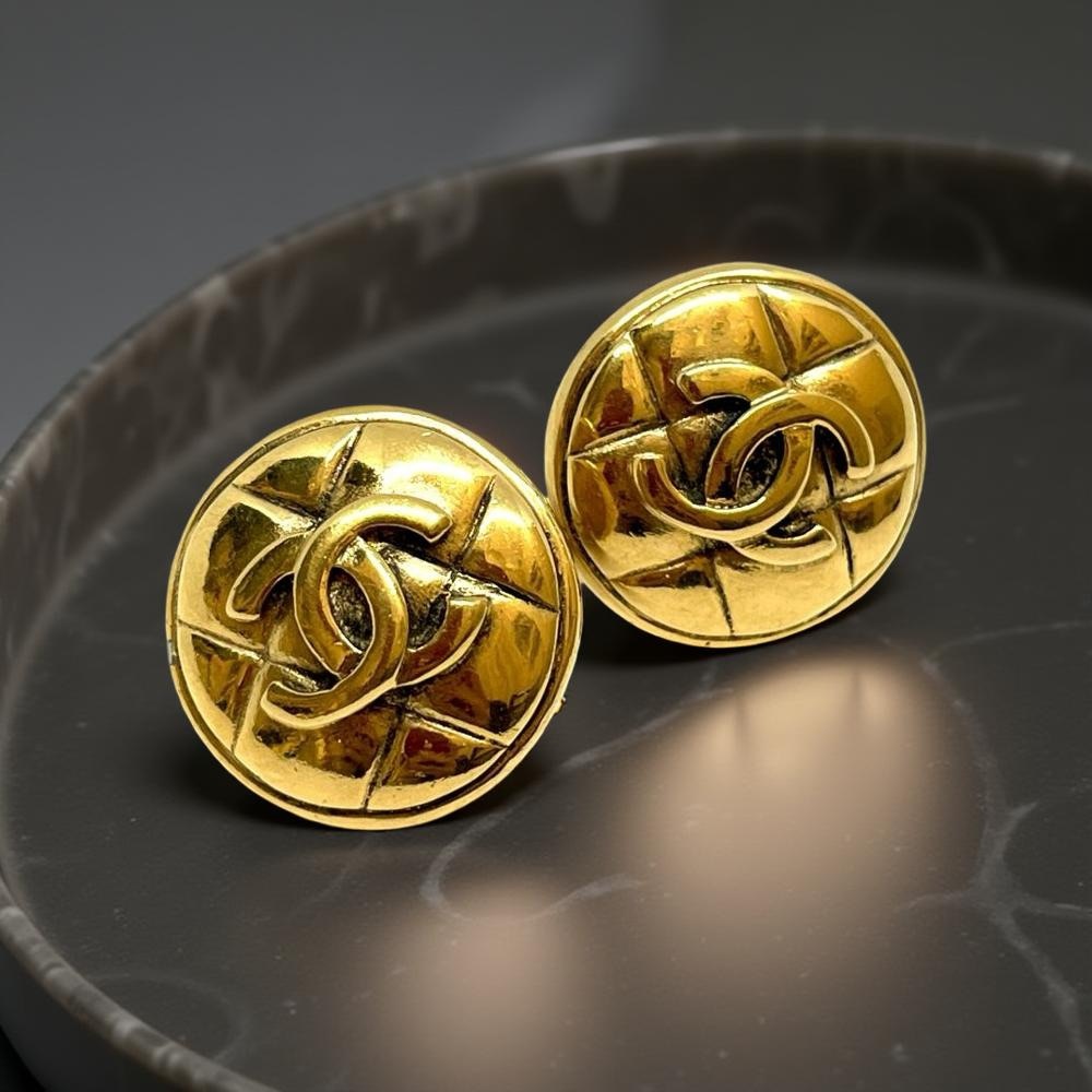 Chanel Vintage Gold plated clip on earrings - Picture 2 of 8